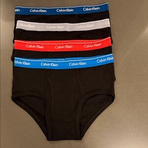 New Calvin Klein Men's Classic Fit Briefs 4-Pack. Cotton